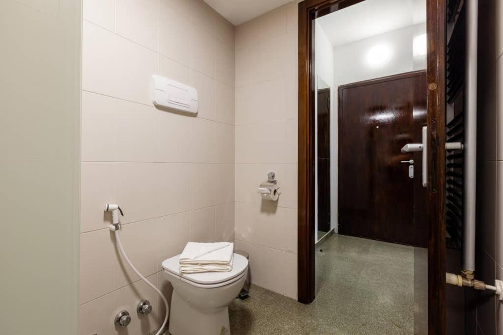 Ferrari - Ac -Wifi - Flexyrent Apartment มิลาน ภายนอก รูปภาพ